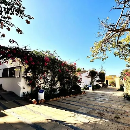 With Bbq And Pool In Vilamoura Картейра